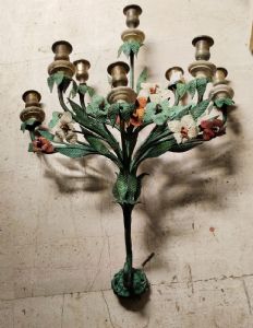 Applique napoletana del XVIII° sec. in ferrobattuto motivi di foglie e fiori  finali reggicera in ottone h. 60 